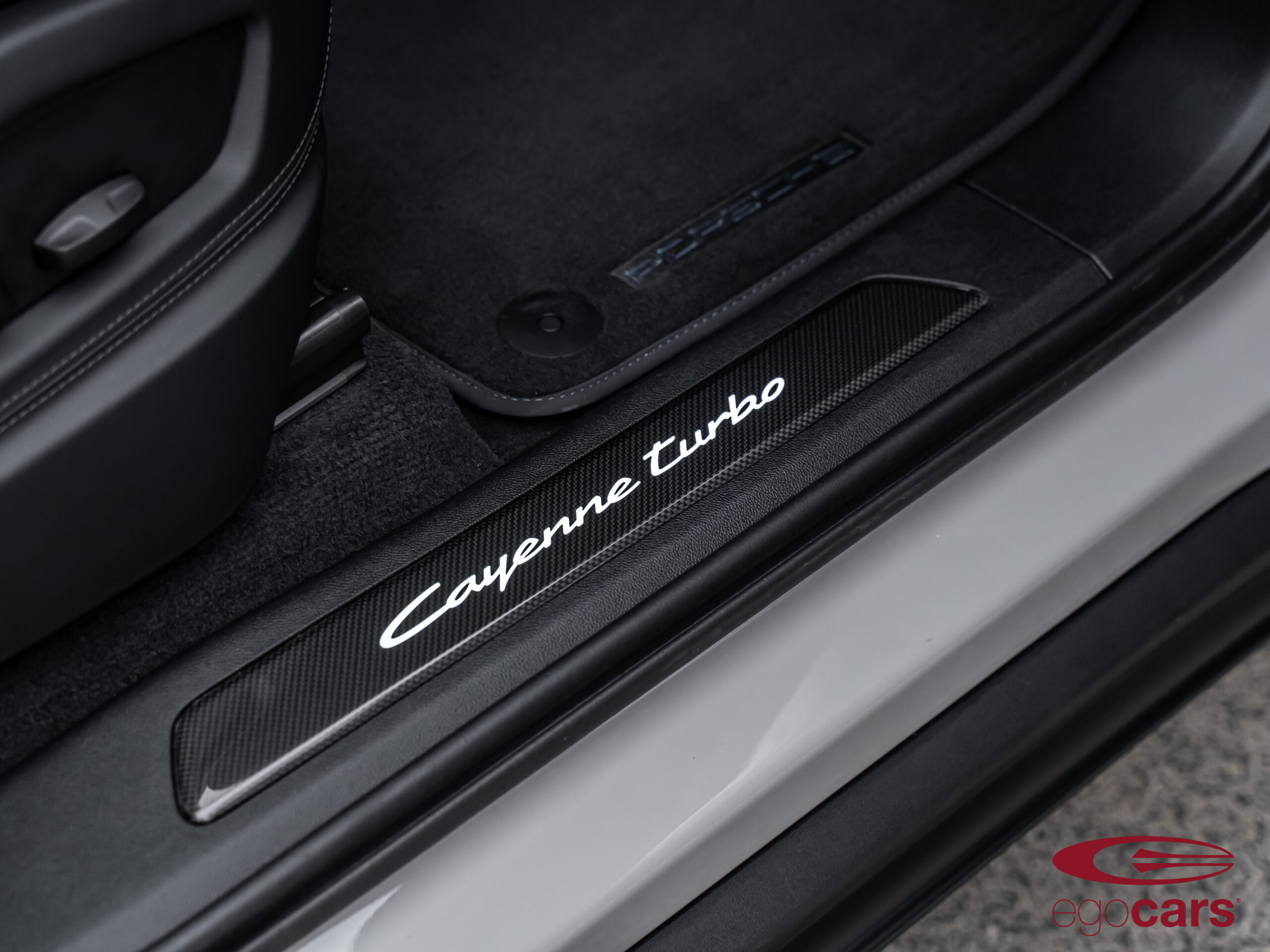 CAYENNE COUPE TURBO E-HYBRID CRAYON GREY 0635 EGOCARS_12