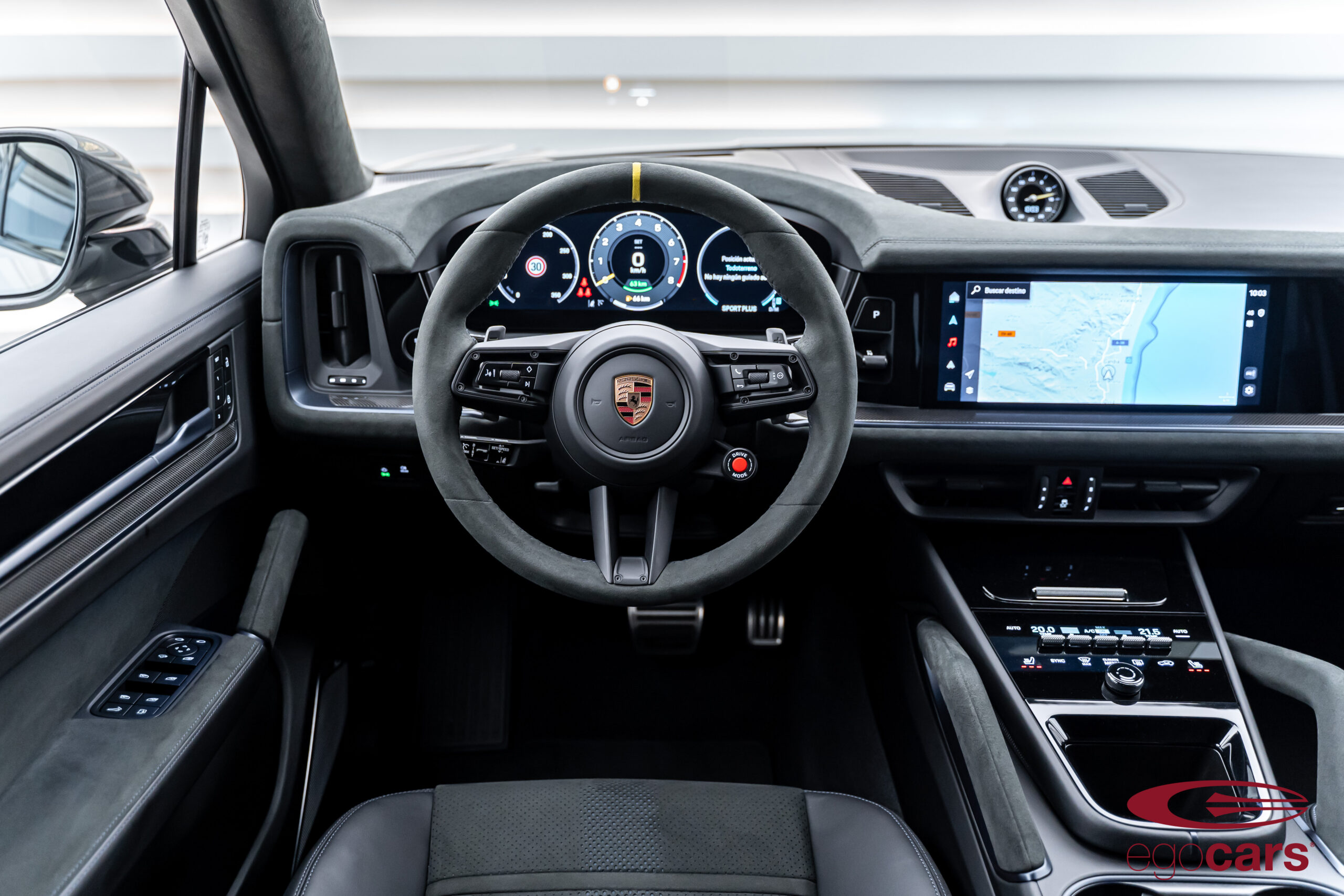 CAYENNE COUPE TURBO E-HYBRID CRAYON GREY 0635 EGOCARS_33